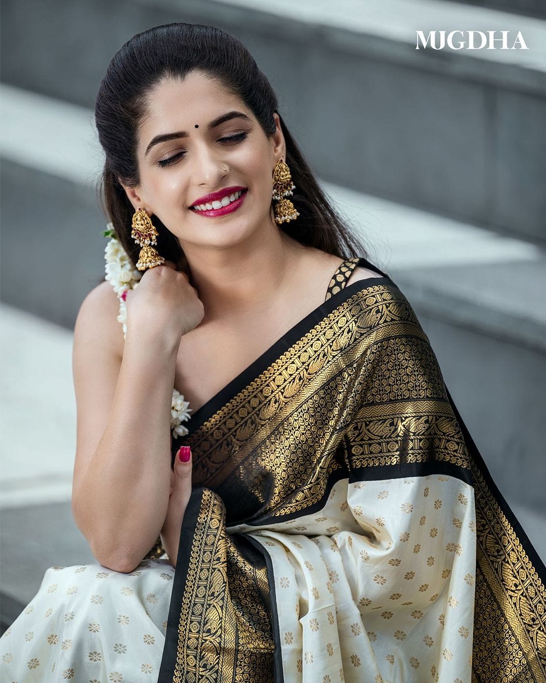 Self Design Kanjivaram Jacquard Saree (Cream)