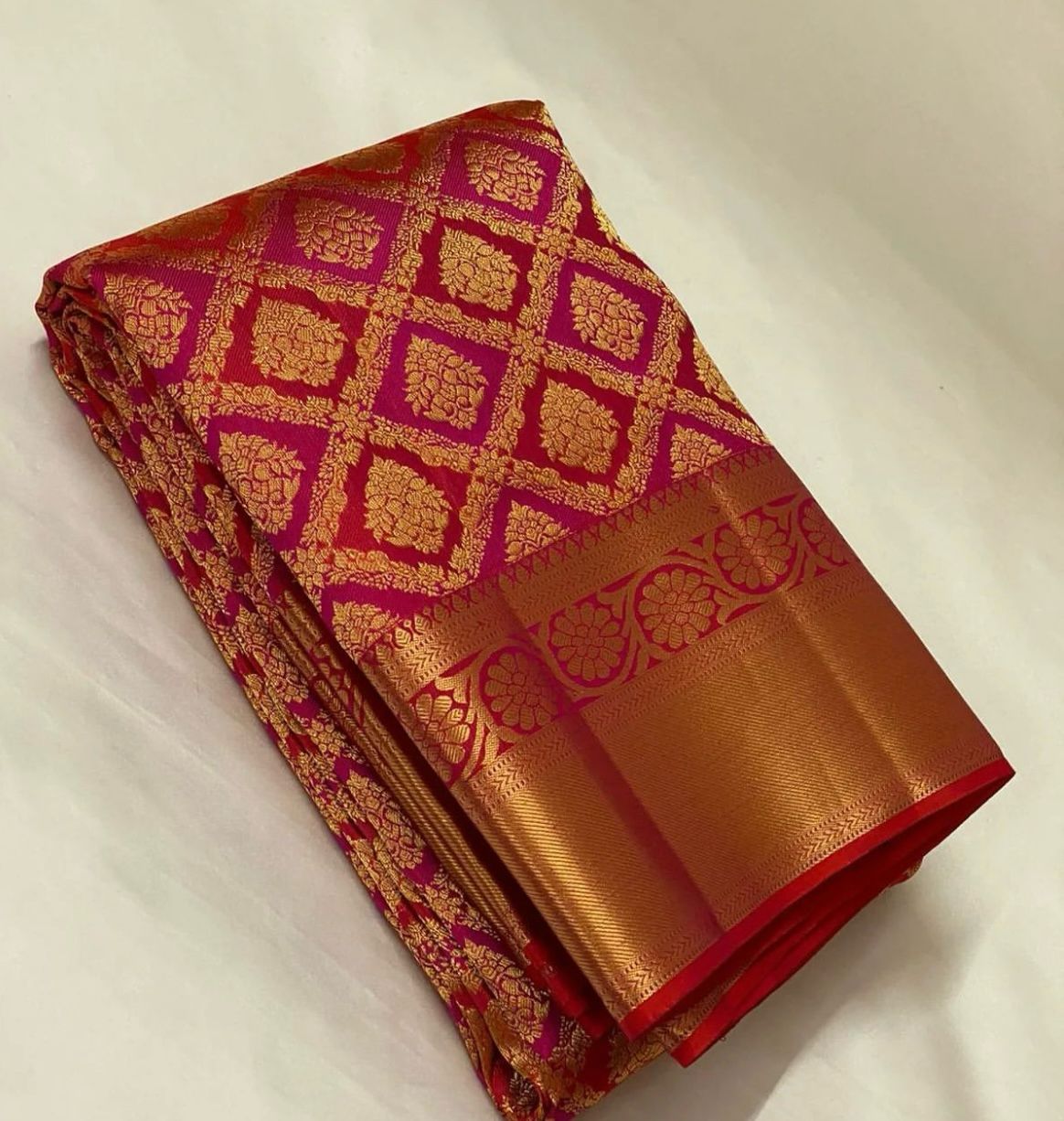 Self Design Banarasi Jacquard Saree (Red)