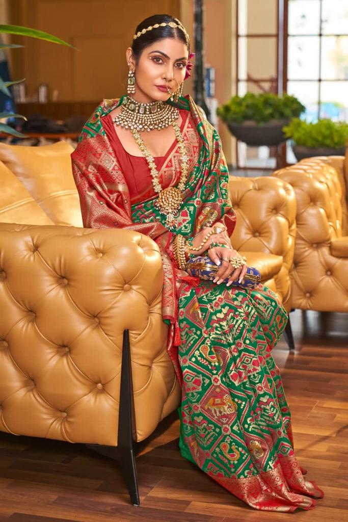 Women Printed Saree with Contrast Border