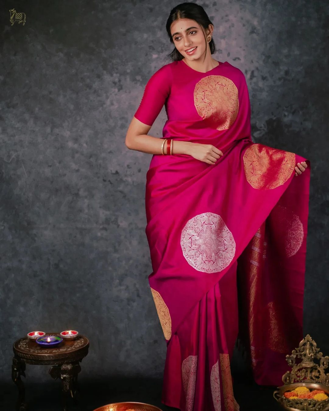 Self Design Banarasi Jacquard Saree (Pink)