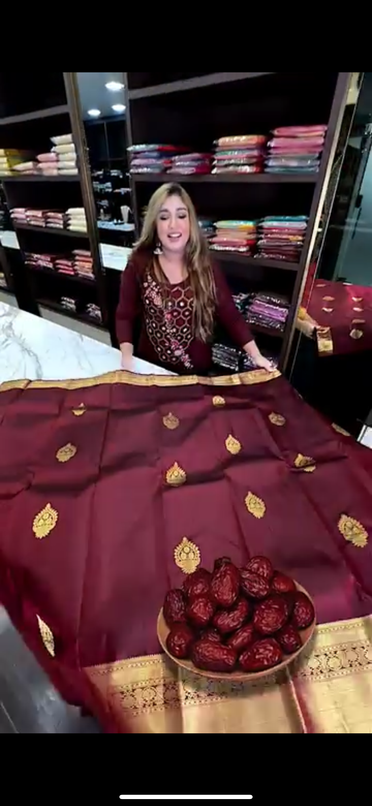 Ineffable Wine Soft Banarasi Silk Saree With Gratifying Blouse Piece