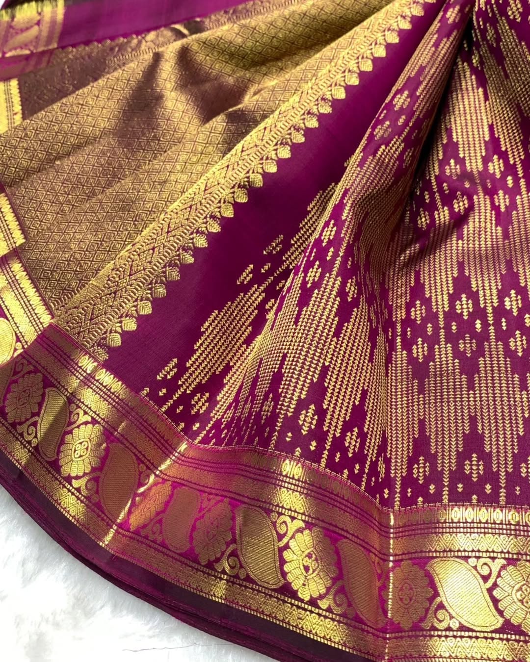 Luxuriant Purple Soft Banarasi Silk Saree With Enthralling Blouse Piece