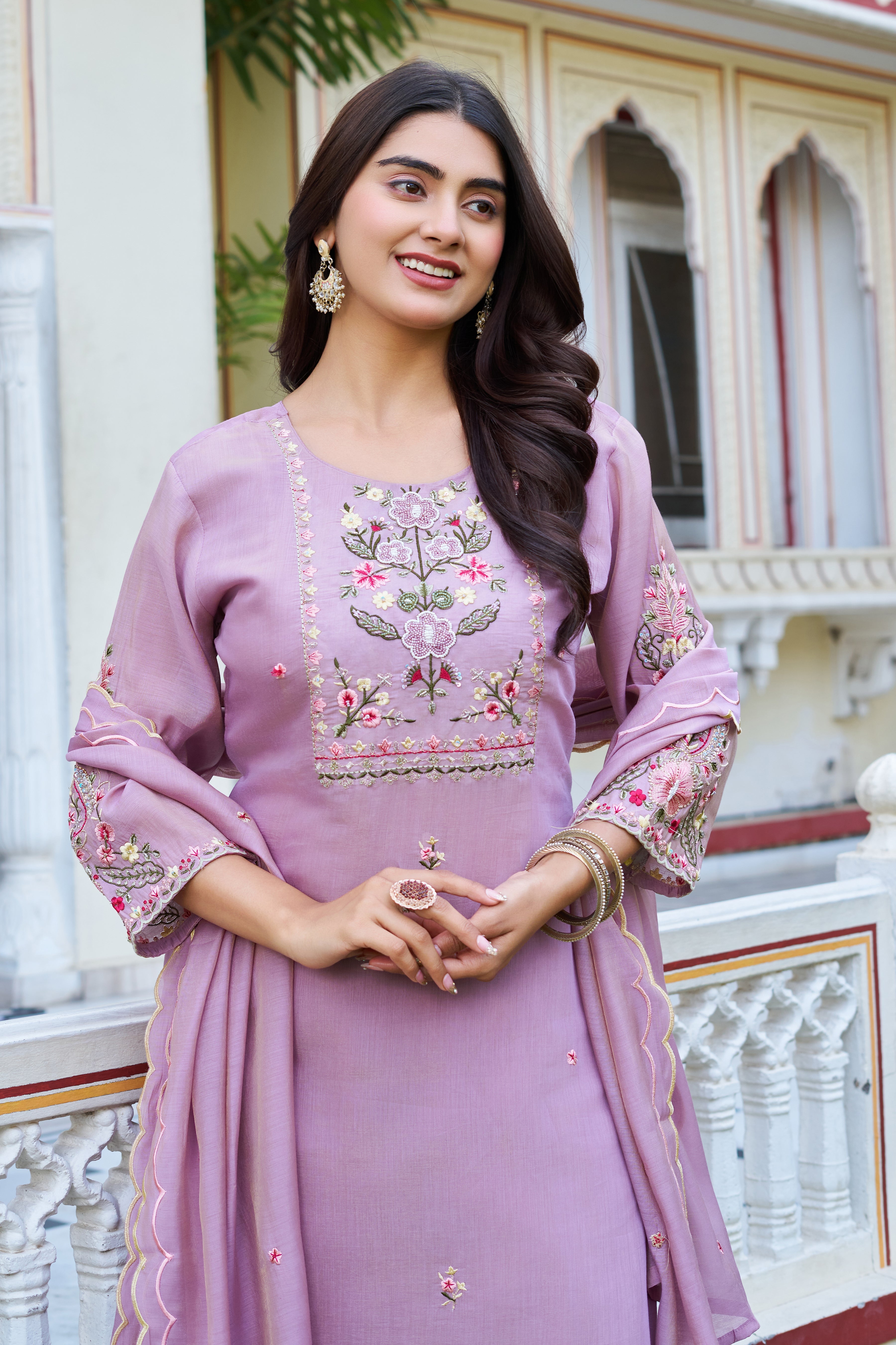 Elegant Lavender Embroidered Kurta Pant Set with Soft Dupatta