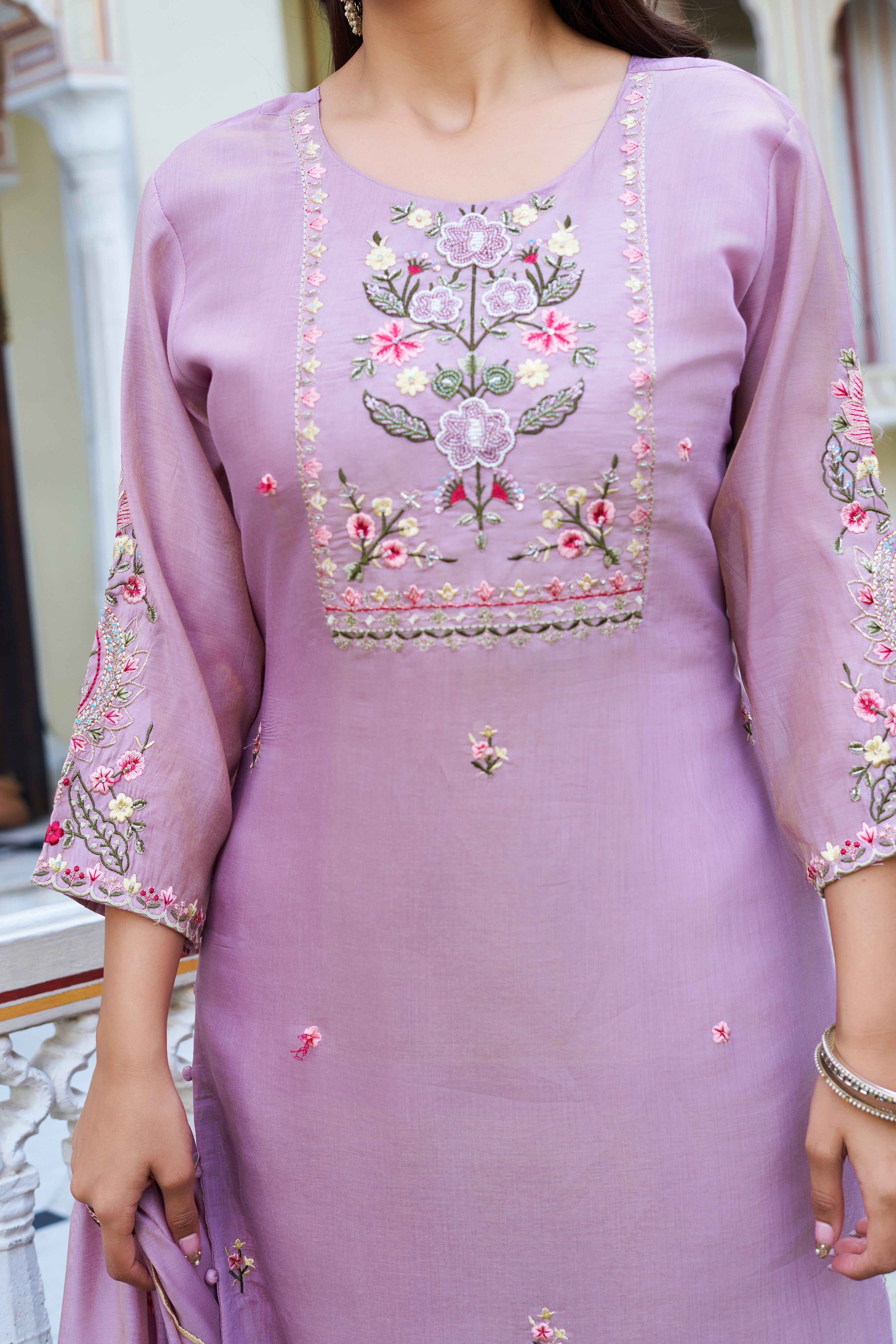 Elegant Lavender Embroidered Kurta Pant Set with Soft Dupatta