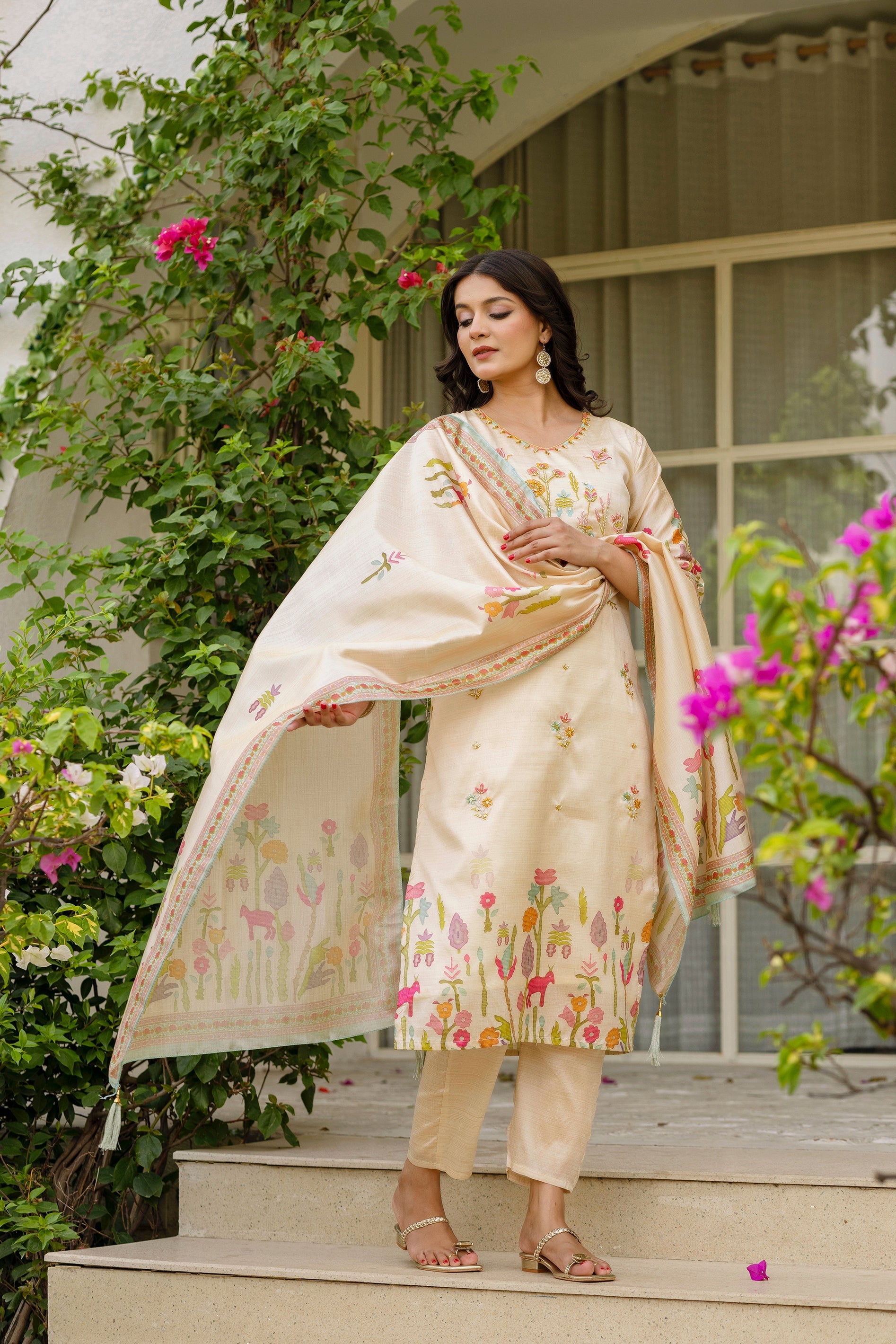 Women's Cream Floral Embroidered Kurta Pant & Dupatta Set