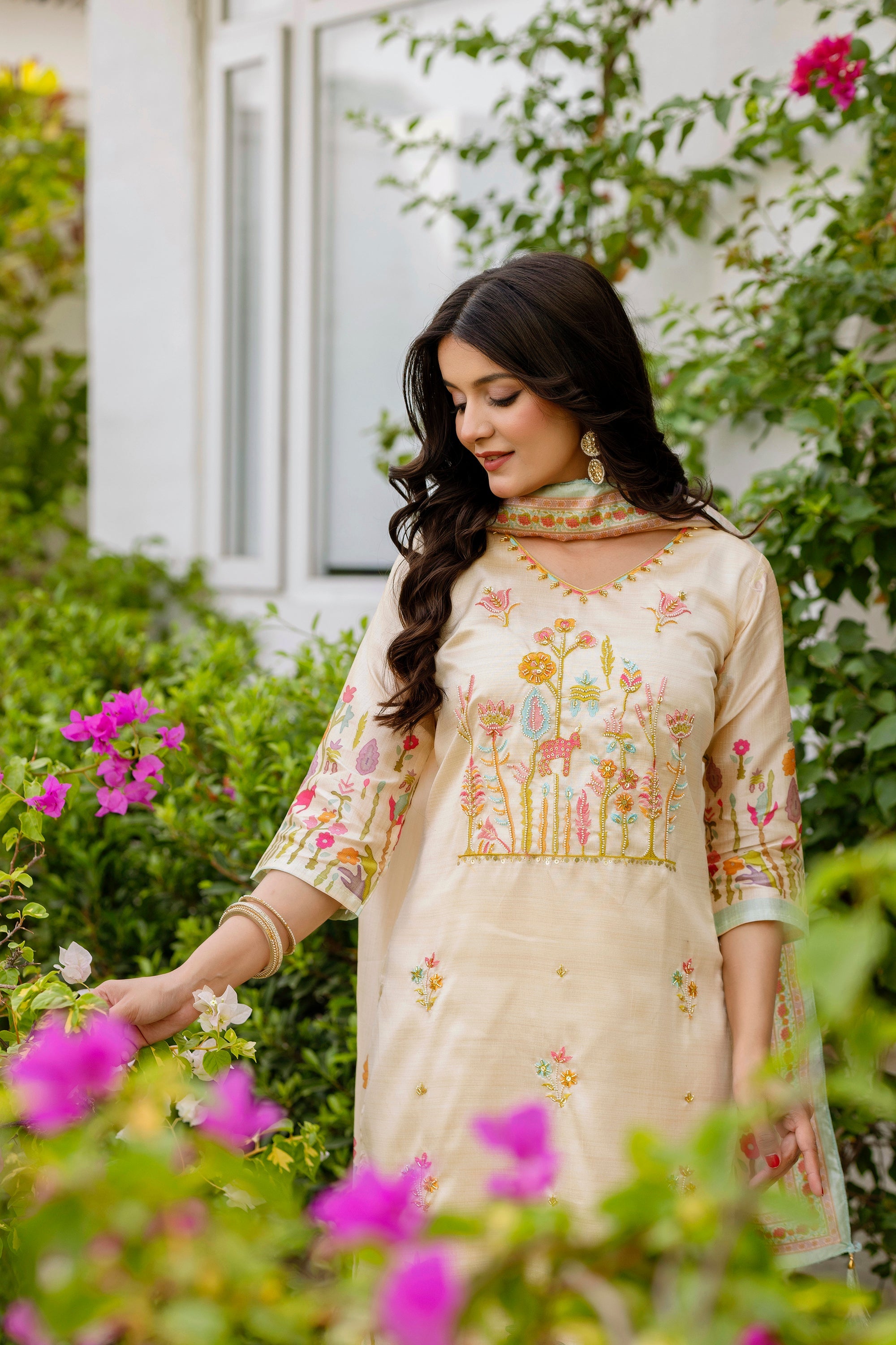 Women's Cream Floral Embroidered Kurta Pant & Dupatta Set