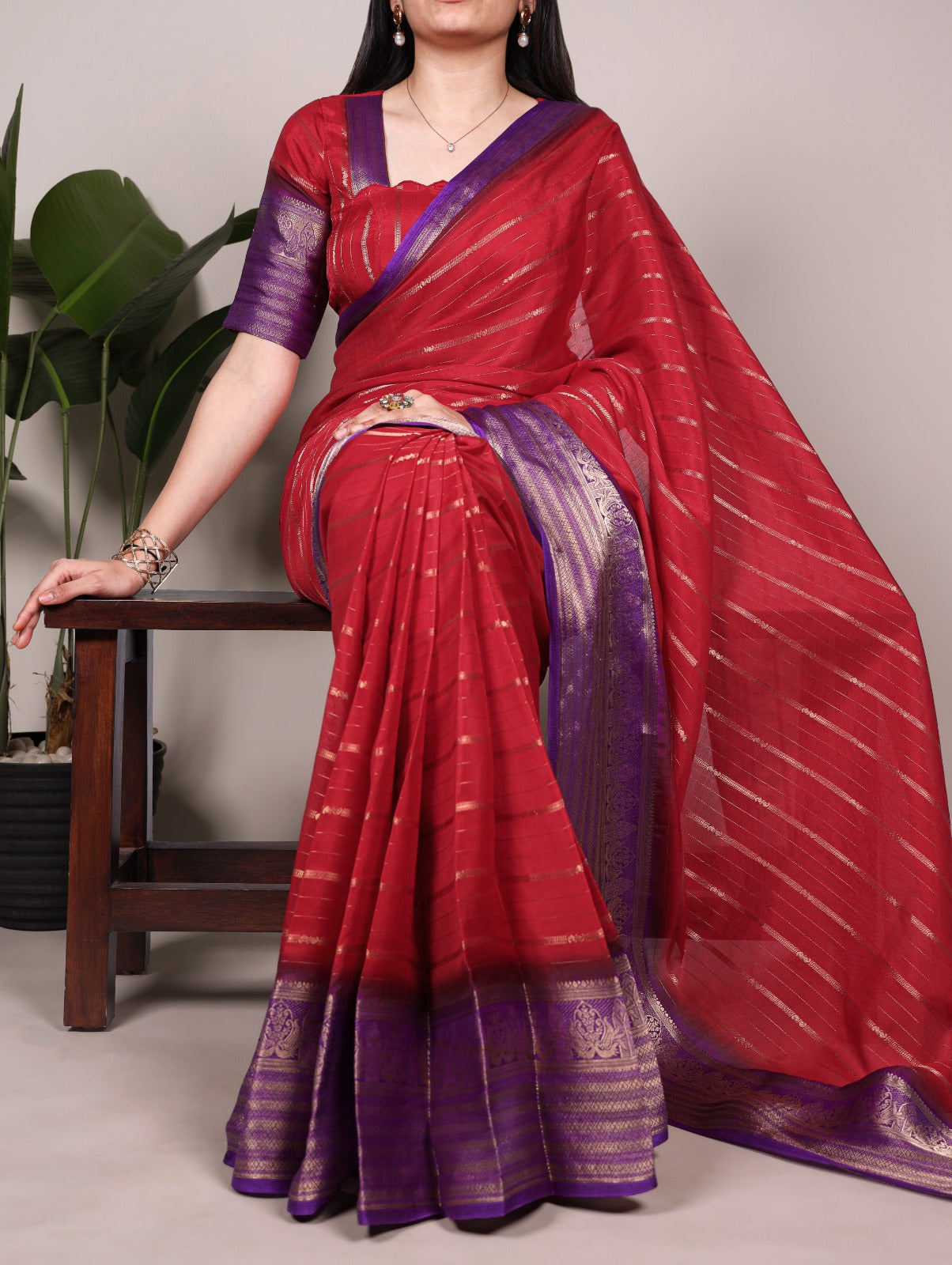 Light on the body, elegant in style A crepe stripe weaving saree