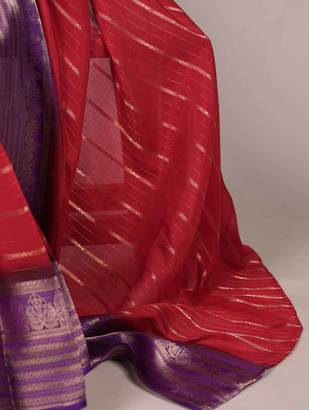 Light on the body, elegant in style A crepe stripe weaving saree
