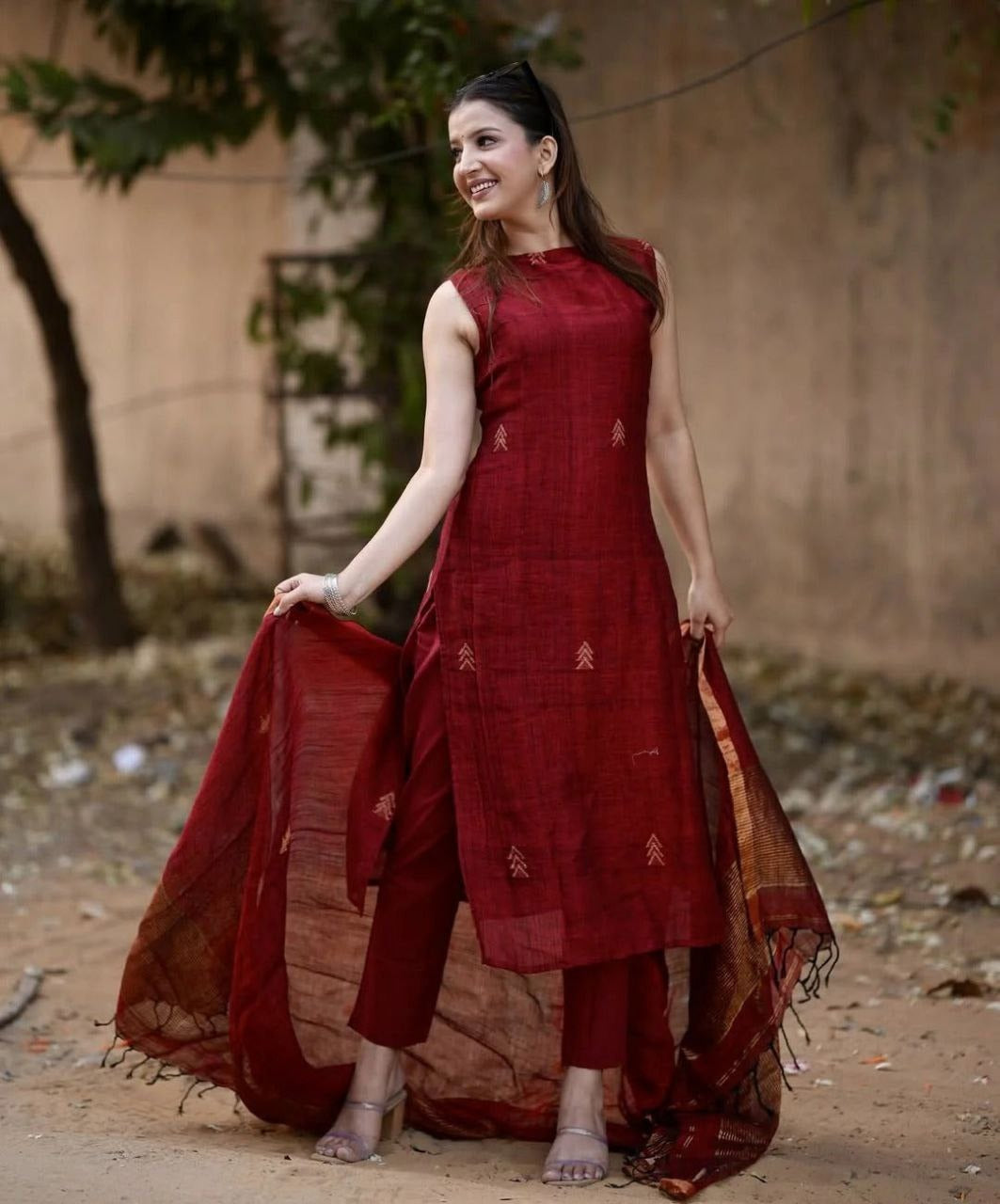 Maroon Sleeveless Kurta Set with Handwoven Border Dupatta