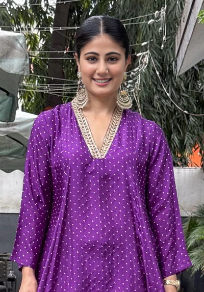 Handmade & Handembroidered Bandhini Silk Kurta set