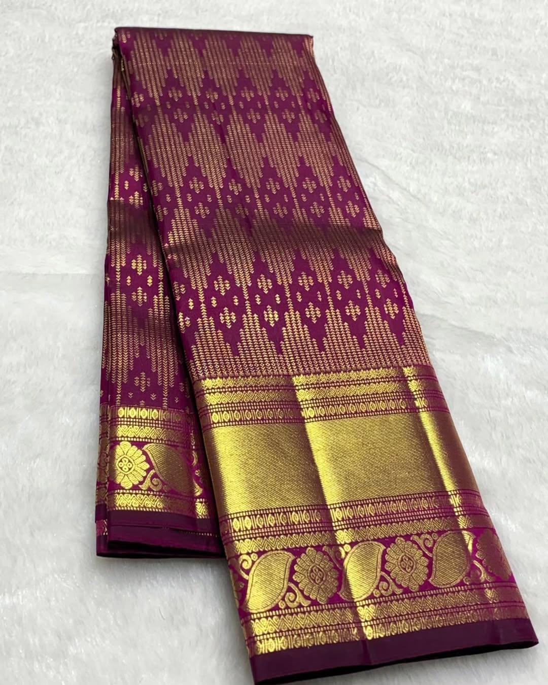 Luxuriant Purple Soft Banarasi Silk Saree With Enthralling Blouse Piece