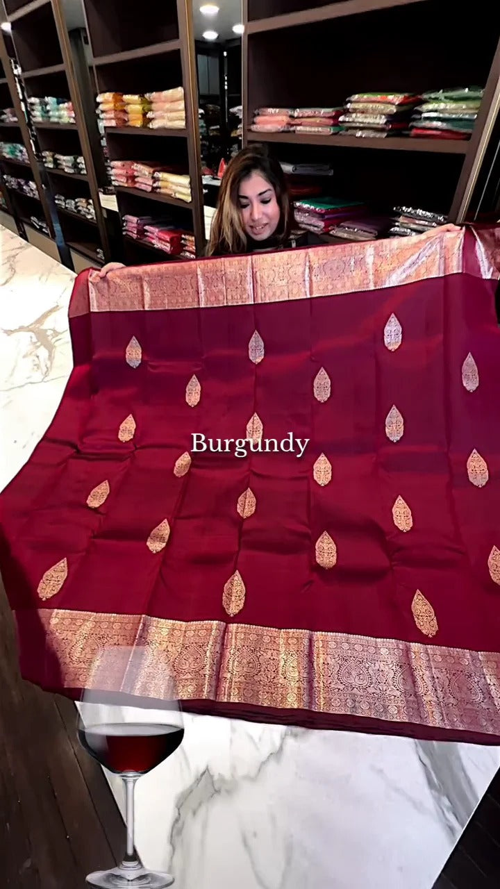 Soft Banarasi Silk Saree With Gratifying Blouse Piece