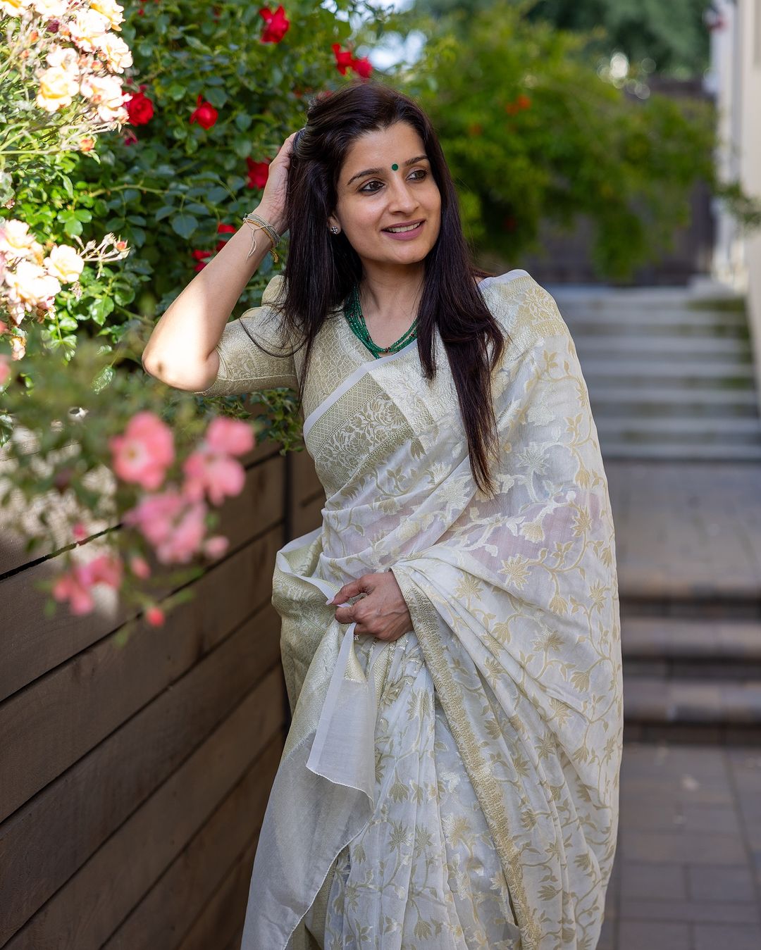 Women Banarasi Silk Saree with Contrast Border