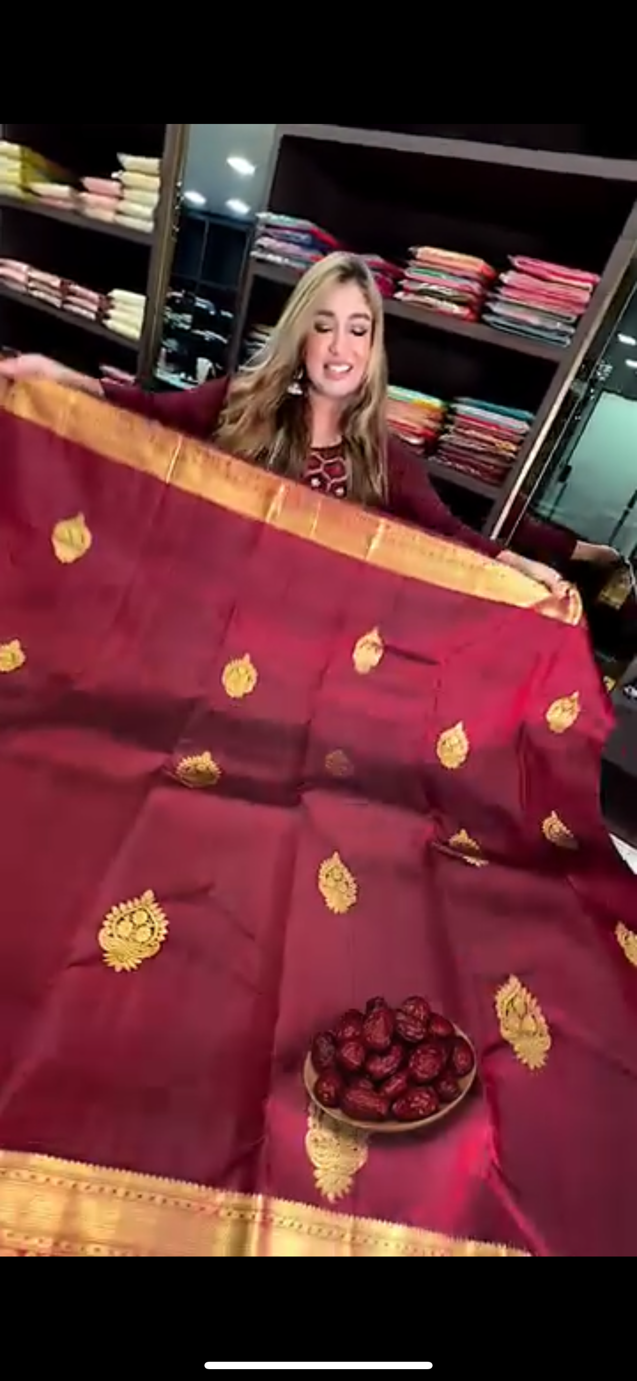 Ineffable Wine Soft Banarasi Silk Saree With Gratifying Blouse Piece