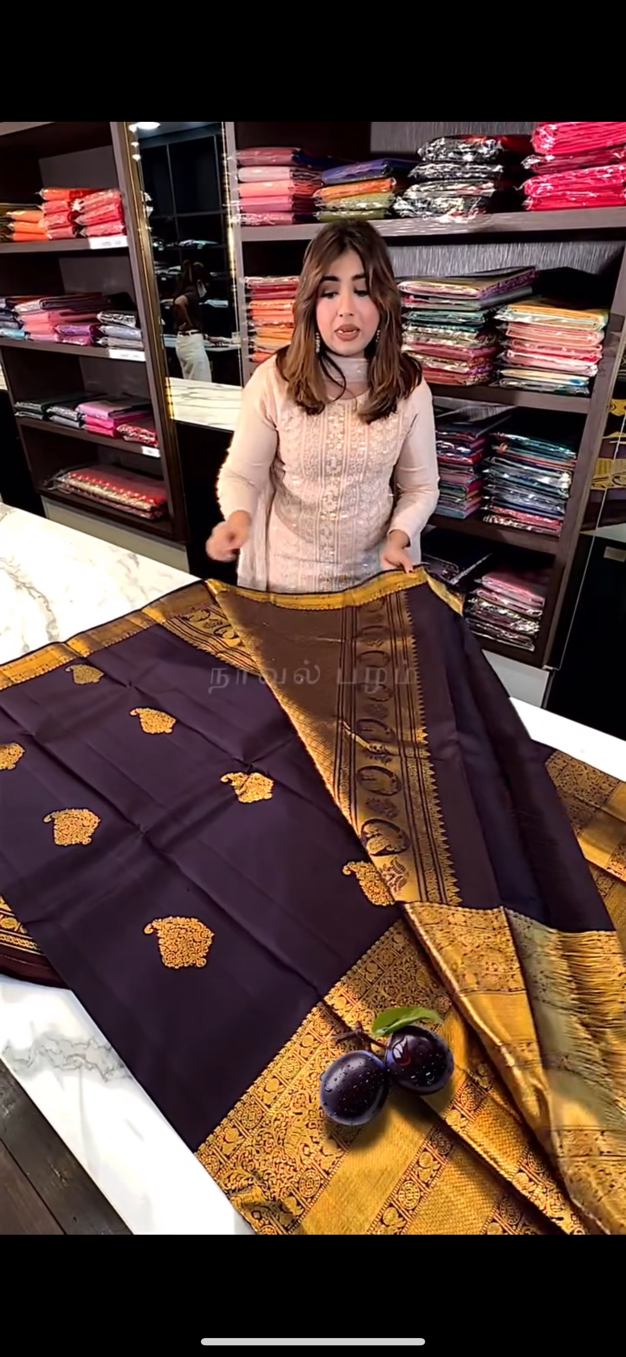 Soft Banarasi Silk Saree With Gratifying Blouse Piece
