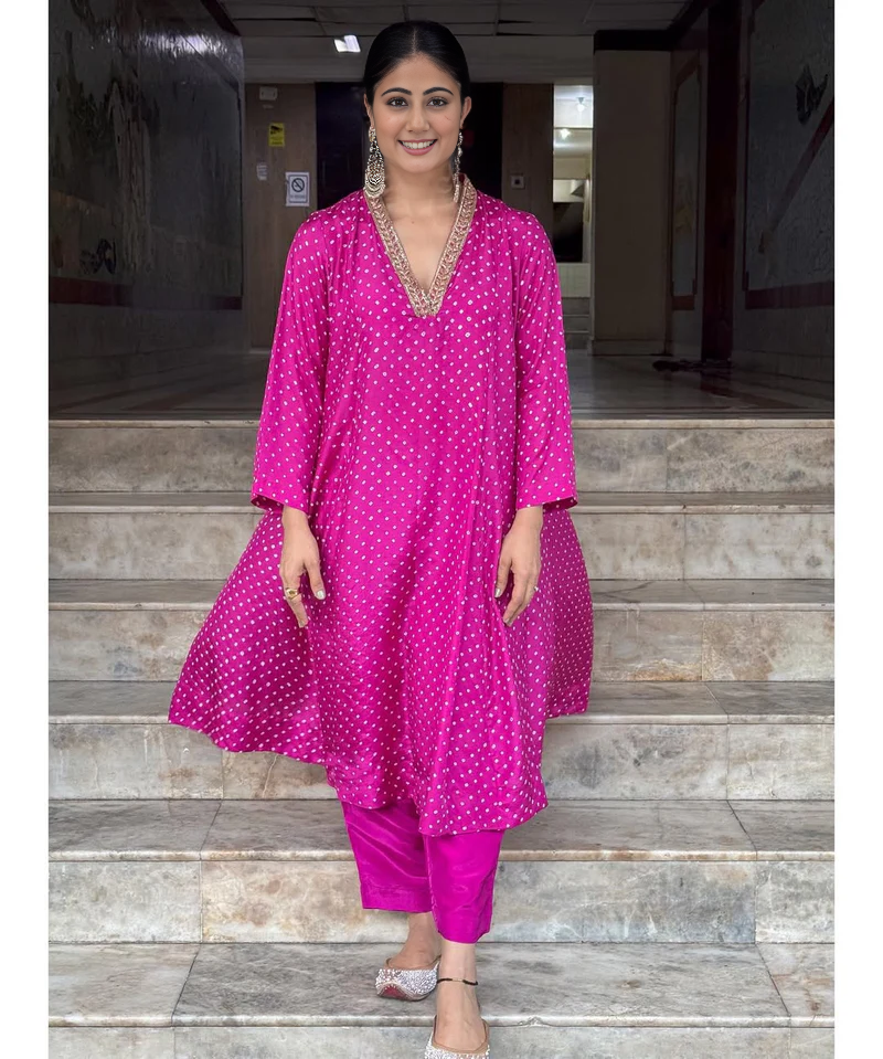 Handmade & Handembroidered Bandhini Silk Kurta set