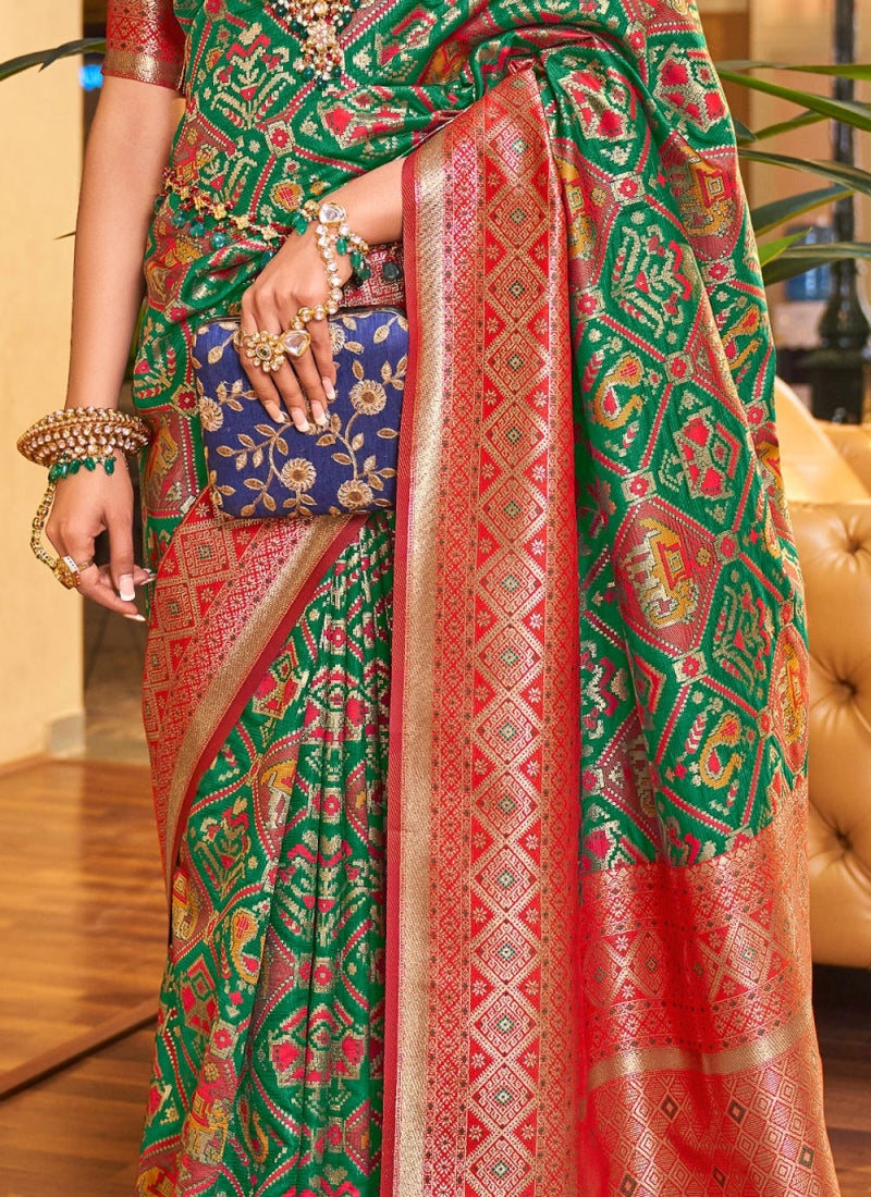 Women Printed Saree with Contrast Border