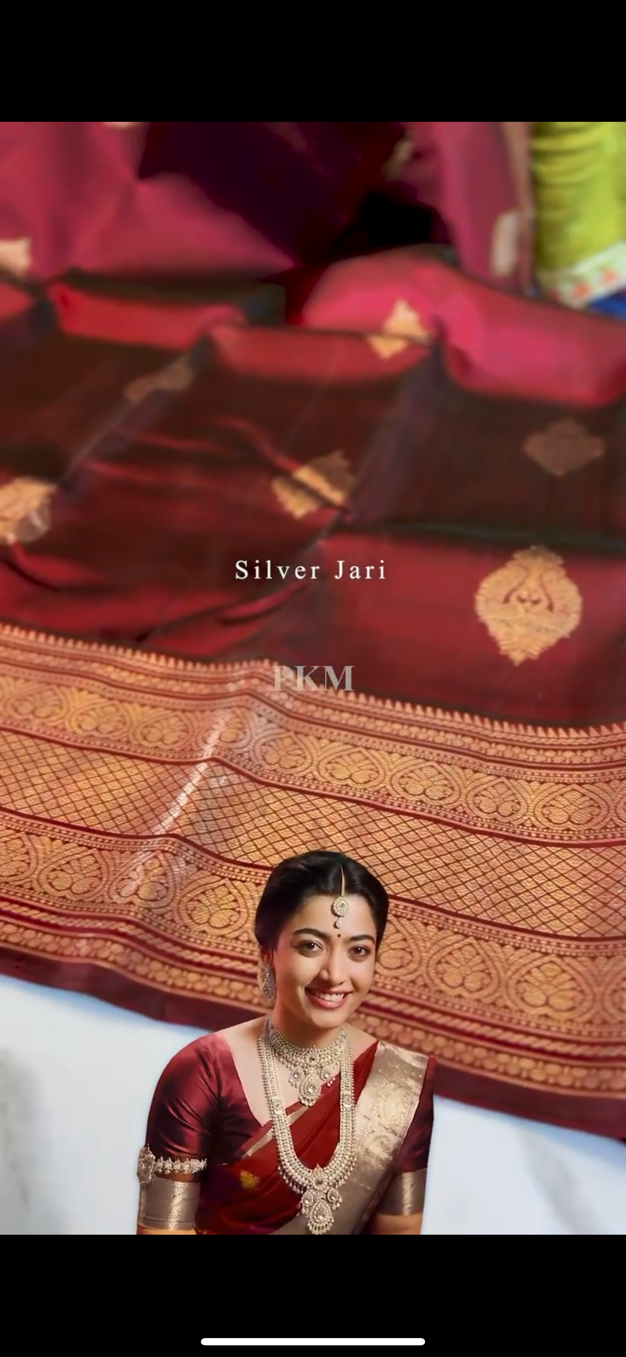 Ineffable Wine Soft Banarasi Silk Saree With Gratifying Blouse Piece