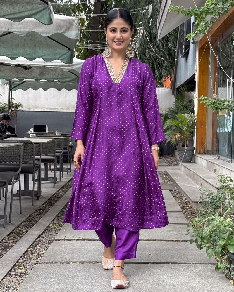 Handmade & Handembroidered Bandhini Silk Kurta set