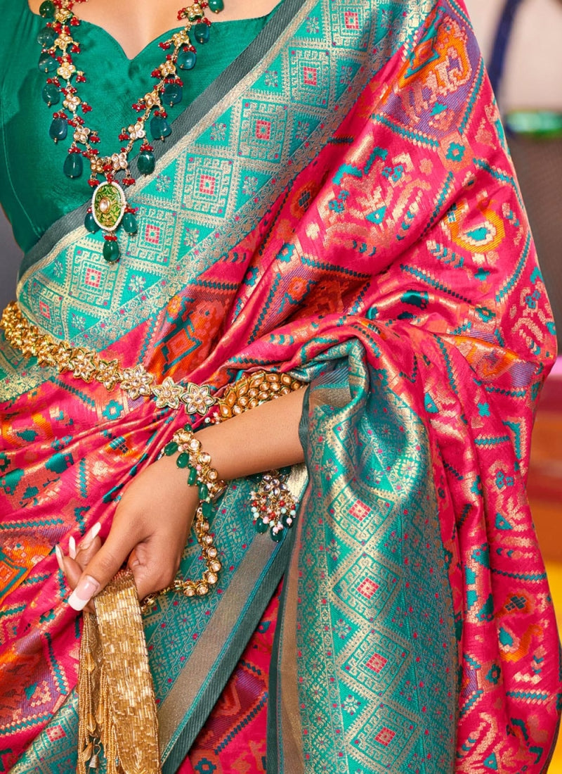Women Printed Saree with Contrast Border