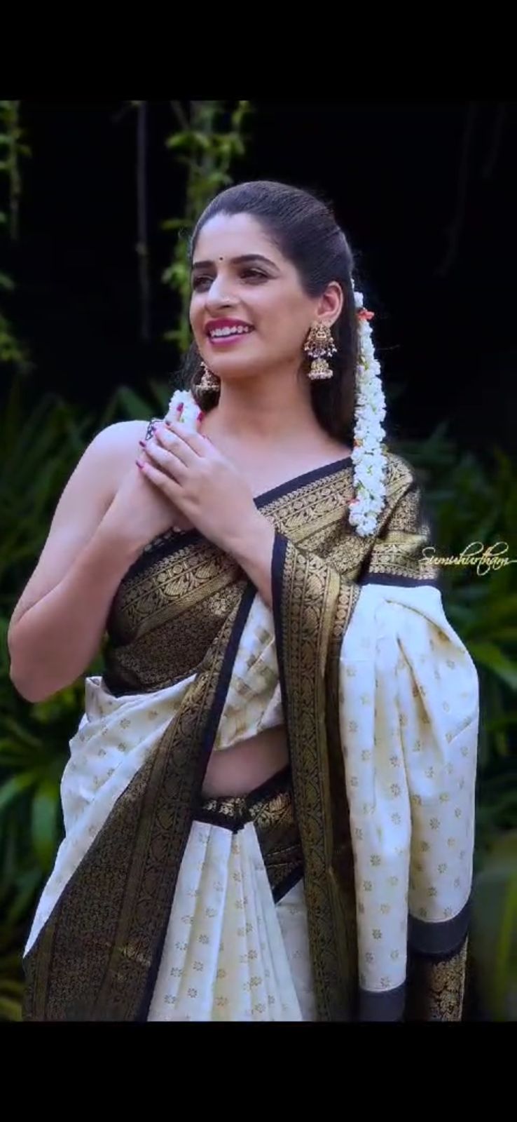 Self Design Kanjivaram Jacquard Saree  (Cream)