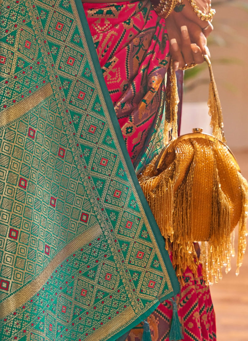 Women Printed Saree with Contrast Border