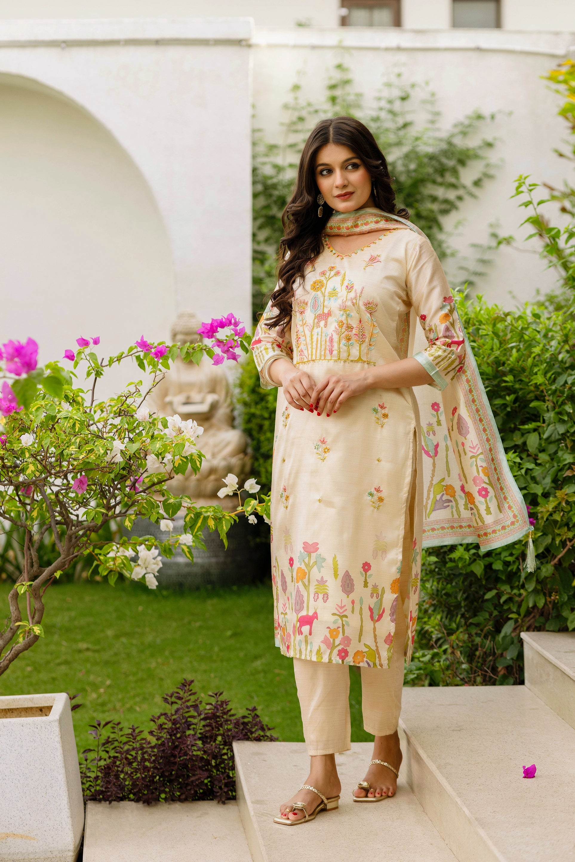 Women's Cream Floral Embroidered Kurta Pant & Dupatta Set