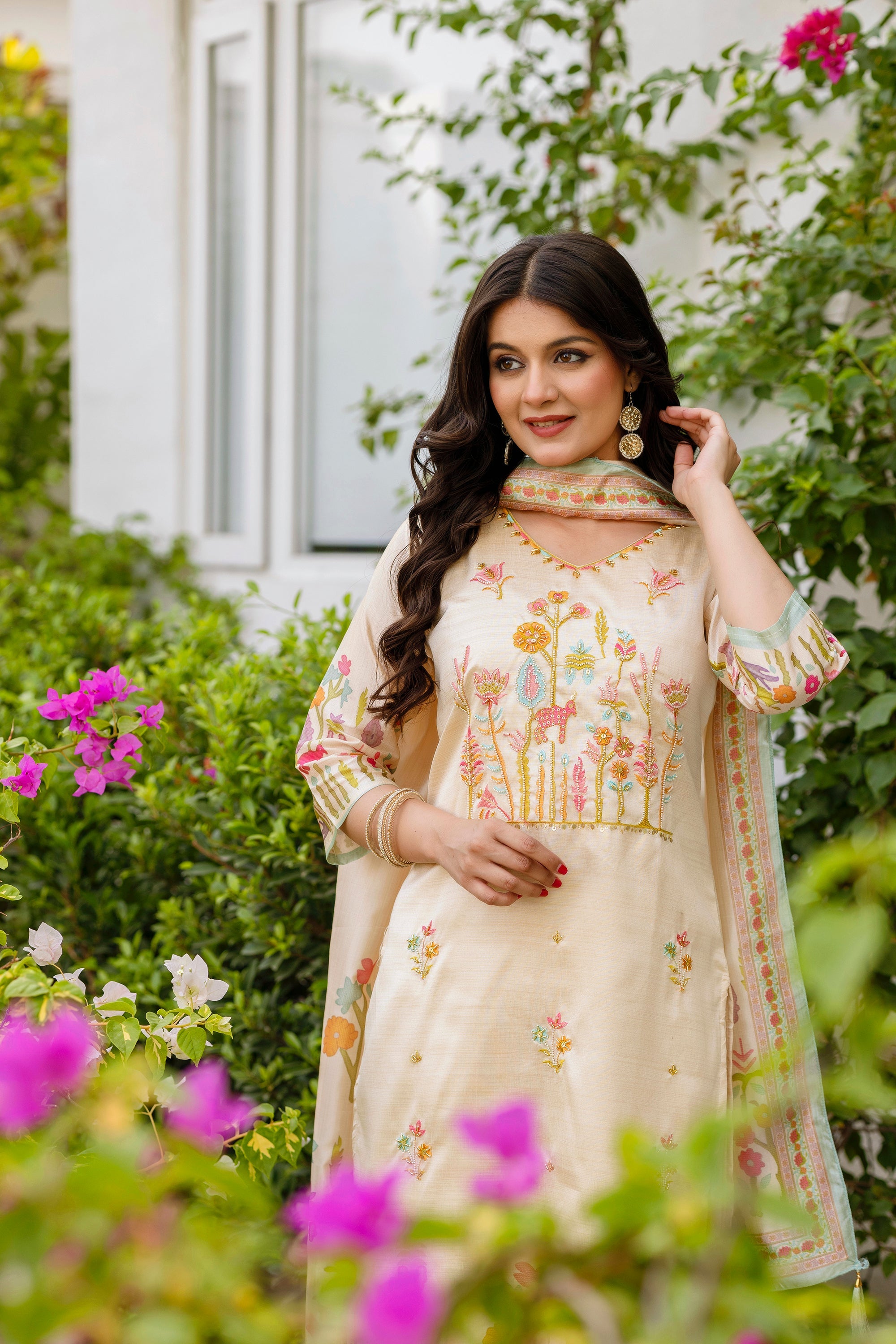 Women's Cream Floral Embroidered Kurta Pant & Dupatta Set