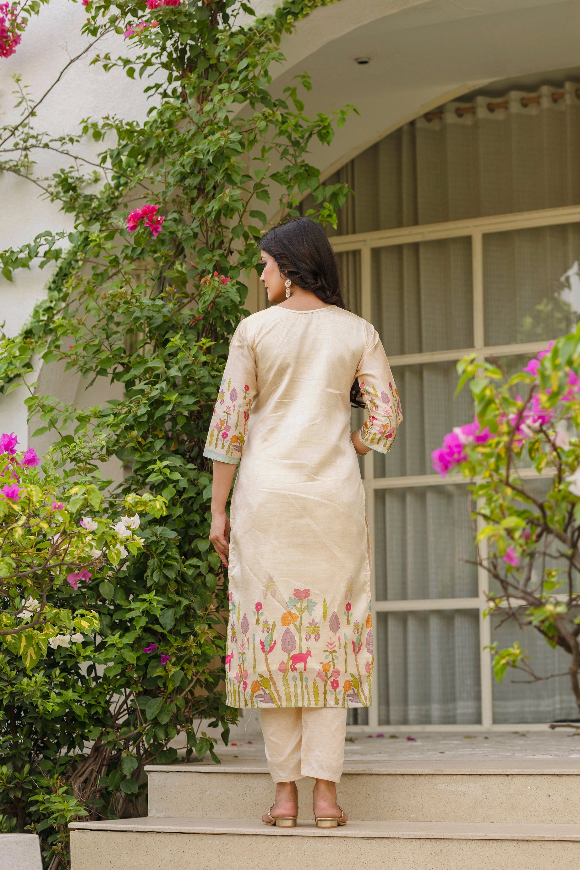 Women's Cream Floral Embroidered Kurta Pant & Dupatta Set