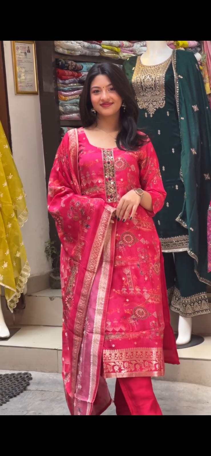 Women red Floral Print Straight Kurta Set