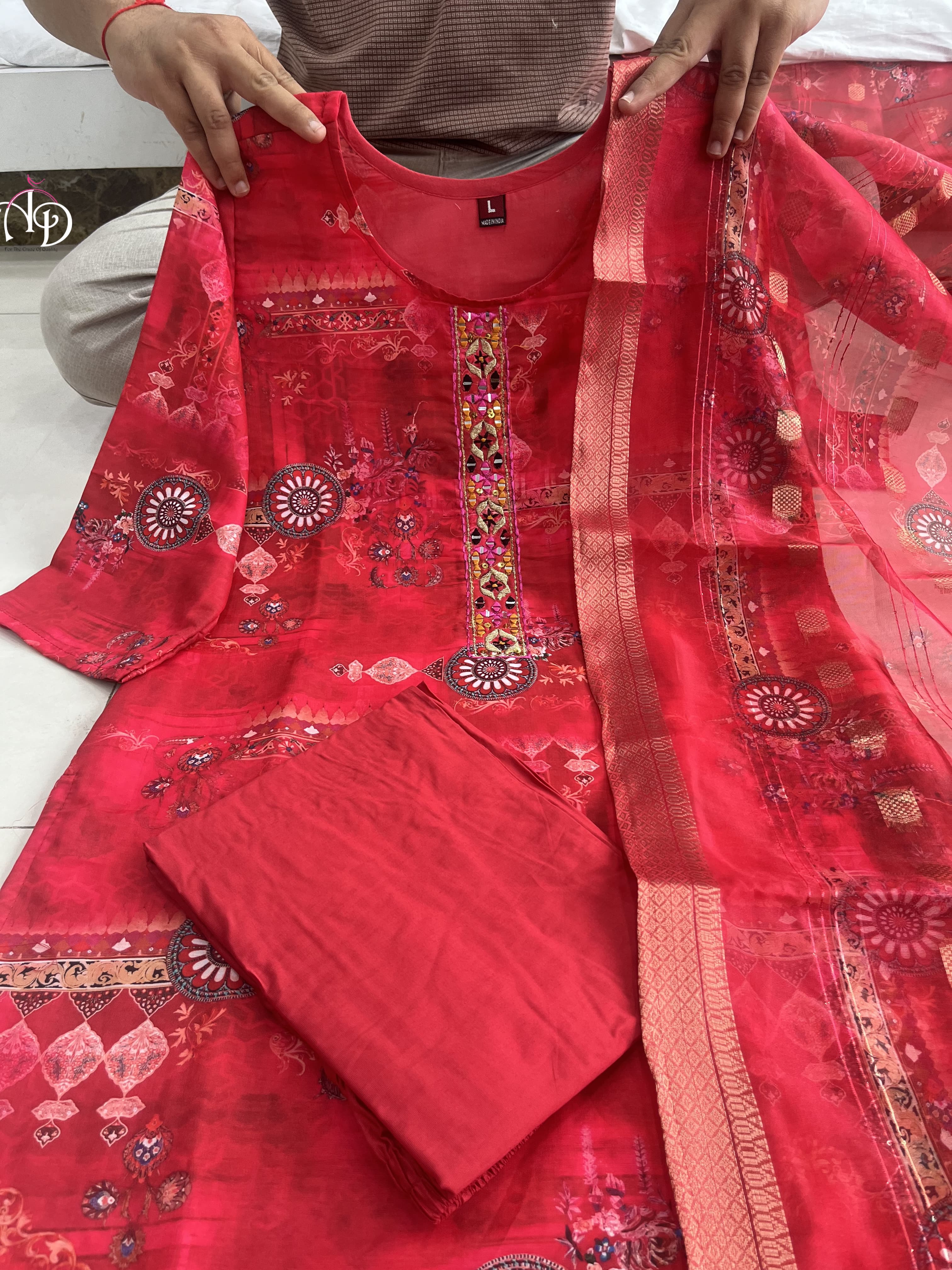 Women red Floral Print Straight Kurta Set