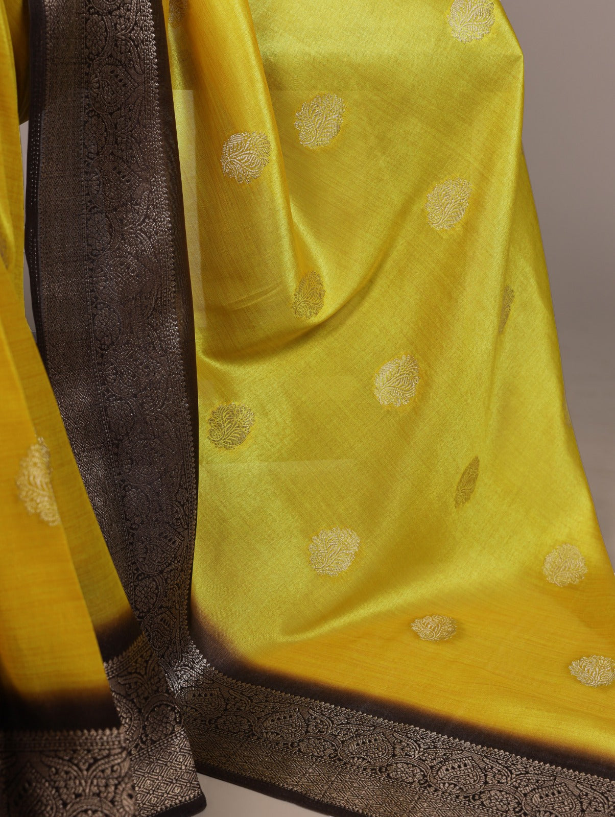 The perfect saree for when you want timeless beauty and modern grace